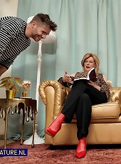 Cindy is a 54 year old Dutch granny that learns from her 28 year old neighbor what gagging is